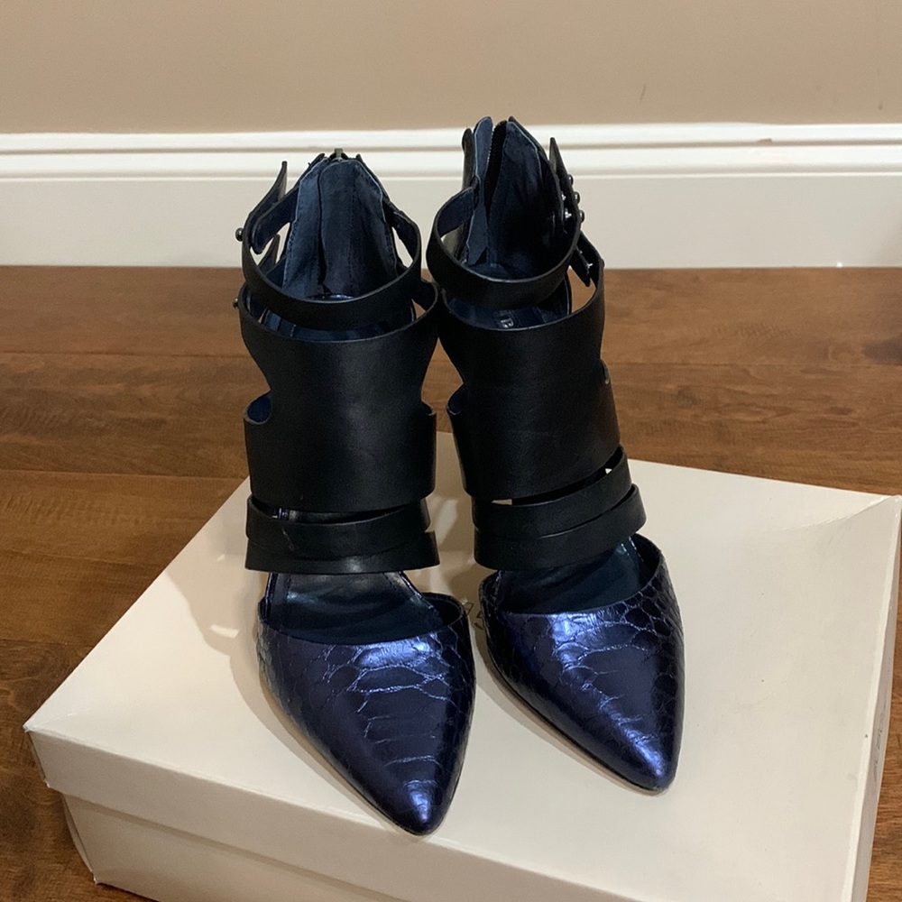 Women’s BCBG heels